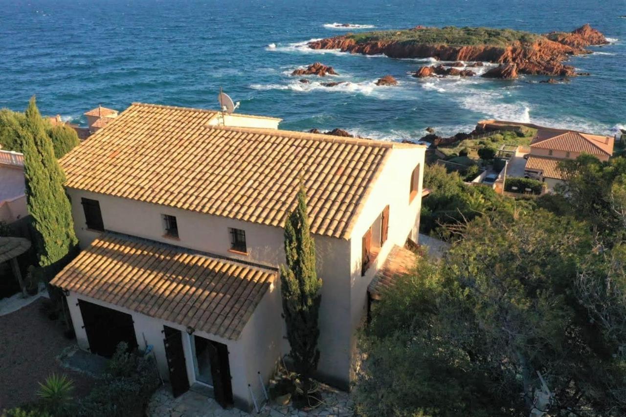 Vila Waterfront House With Sea View Saint-Raphaël Exteriér fotografie