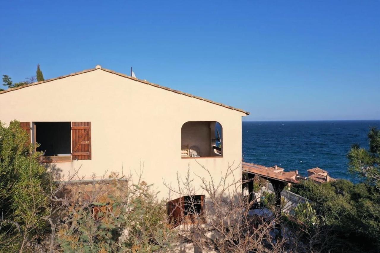 Vila Waterfront House With Sea View Saint-Raphaël Exteriér fotografie